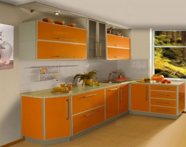 Кухня с фасадами ДСП в алюминиевом профиле оранж